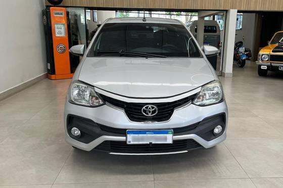 TOYOTA ETIOS 1.5 PLATINUM SEDAN 16V FLEX 4P AUTOMÁTICO TOYOTA ETIOS 1.5 PLATINUM SEDAN 16V FLEX 4P AUTOMÁTICO